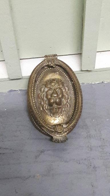 Lion Brass handle Item Code P152MP size long 135 mm. wide 90 mm. weight 700 gram.